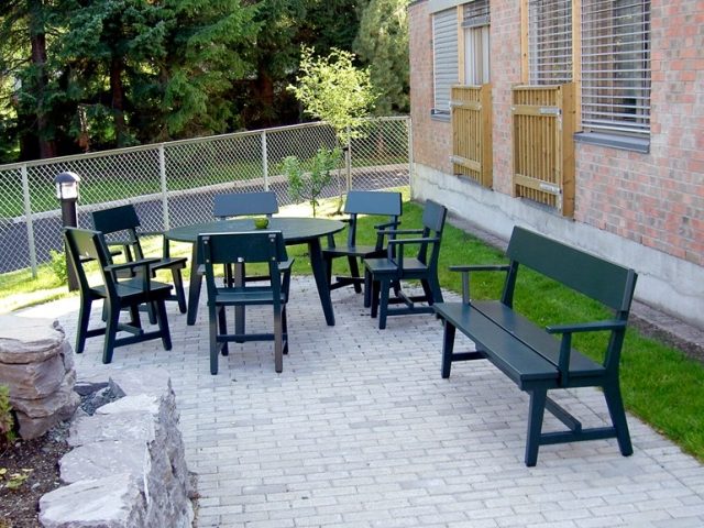 Ruhebank Garten Sitzmöbel Gartentisch-schwarz lackiert HJORTHAGEN