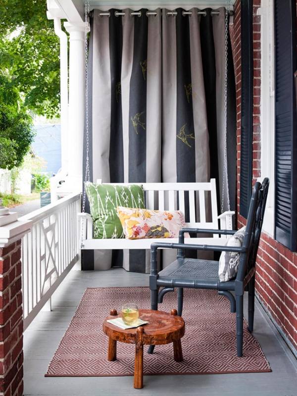 Terrasse Gestaltung-mit rustikalen elementen Sichtschutz Vorhang