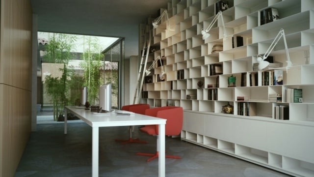 System montieren Tisch Holzwand orange Sessel Bibliothek
