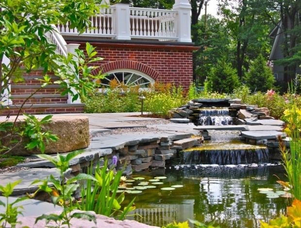 Wasserfall Gartenensemble mit Teich künstlerisch Landschaftsbild