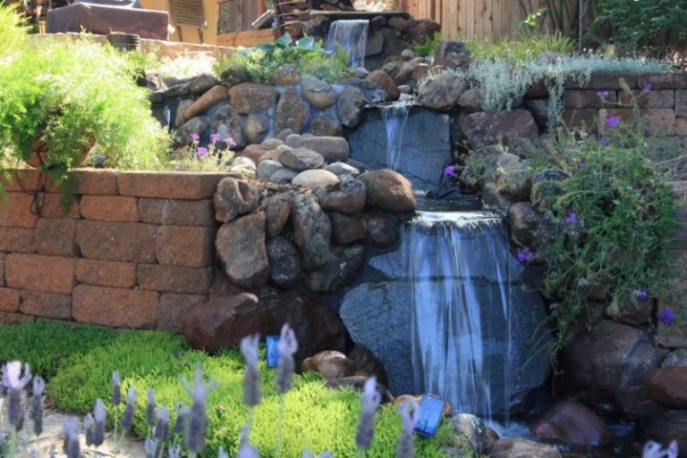 Wasserfall-Garten-Bachlauf-selber-bauen-Ideen-Traumgarten