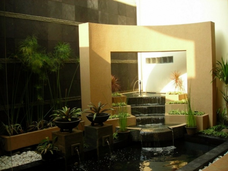 Wasserfall-Garten-Innenhof-Bachlauf-modern-minimalistisch