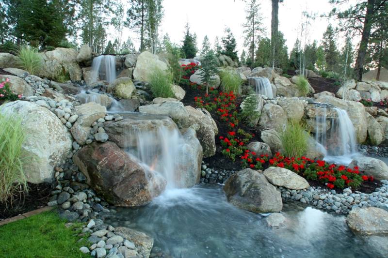 Wasserfall-Gartenteich-Bachlauf-Ideen-Gartengestaltung-Wohlfuehloase