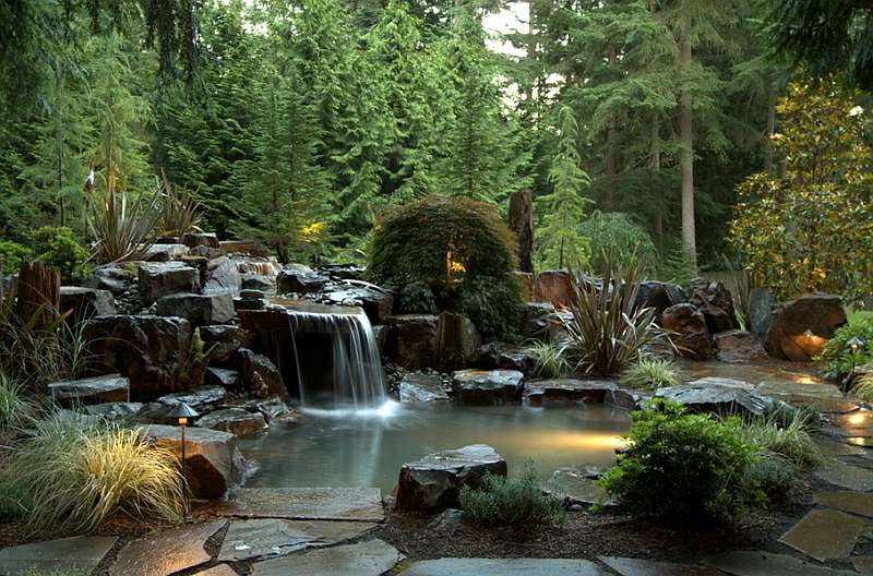 Wasserfall-Gartenteich-japanischer-Stil-anlegen-Ideen