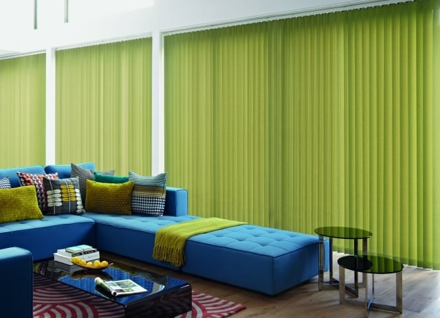 Sonnenschutz Sichtschutz-mit Lamellen-vertikal leimgrün Sofa blau