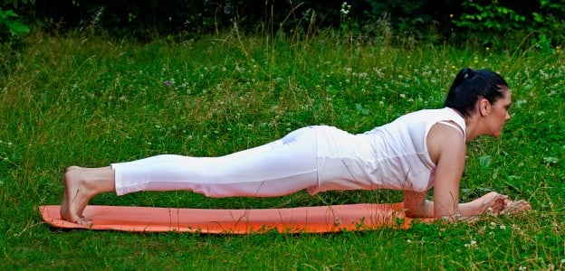 abnehmen am bauch yoga übungen passend natur