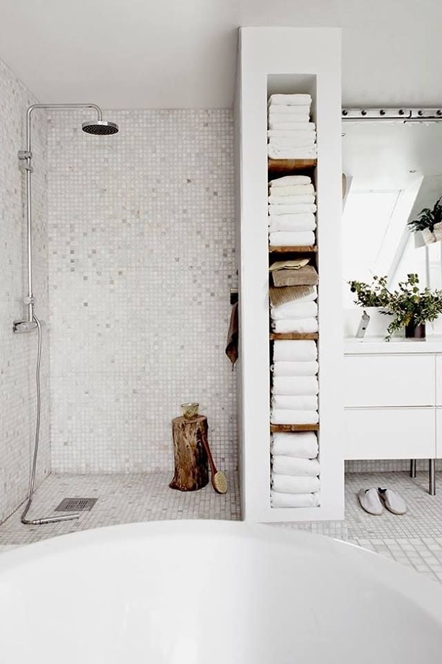 bad dusche handbrause wand mosaik weiß rustikal