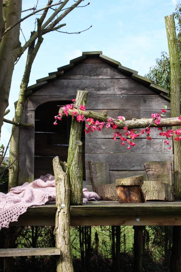 Baumhaus für Kinder garten bauen echtholz sitzecke