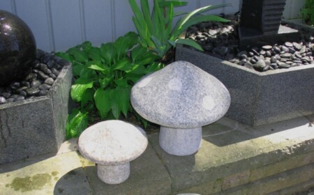 beton-pilze-deko-garten-skulpturen-iris