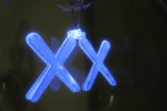 blaue Glühbirne LED Akzentbeleuchtung modern kreatives Design Ideen USA