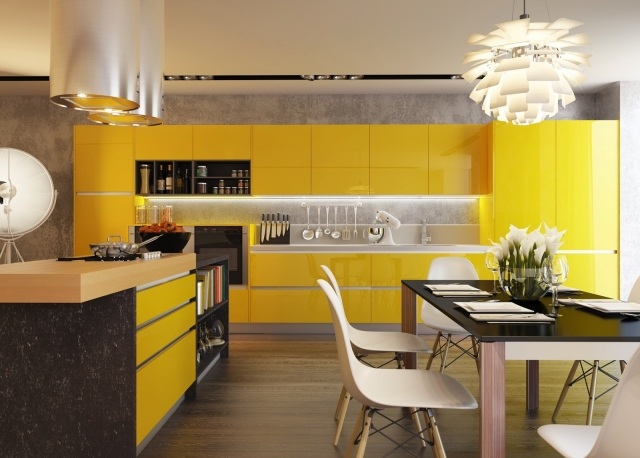 designer küche-gelbe schränke pendelleuchte wie tannenzapten