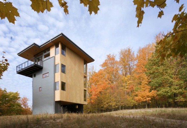 Neubau Holz verkleidet modern stilvoll Haus Fassade gestalten
