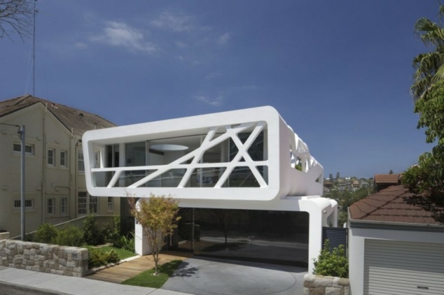 moderne minimalistische Hausfassade gestalten Glasfronten