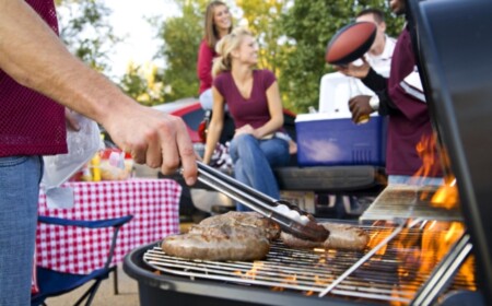 garten-grill-freunde-spaß-haben-reden-lachen-kochen-ideen