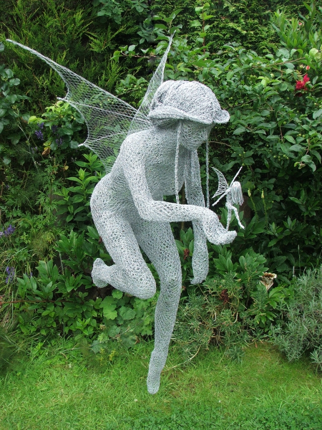 Eine sehr originelle Garten Skulptur eines feenhaften Waldes