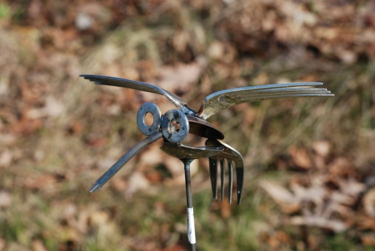 garten skulpturen zum selbermachen vogel figur gabeln metall idee