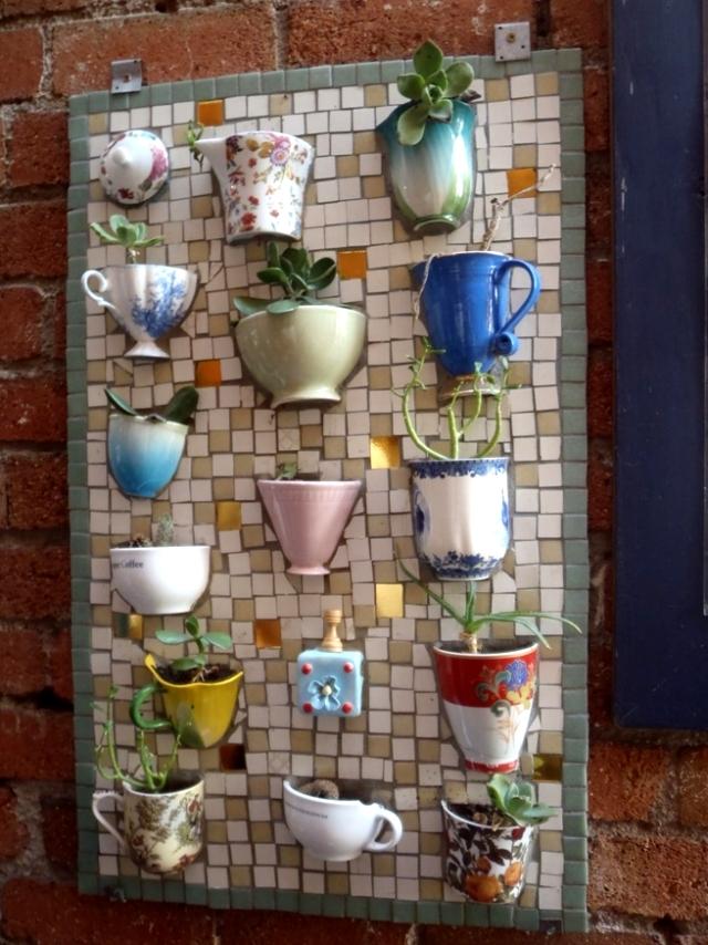 gartendeko idee selber machen mosaik alte tassen