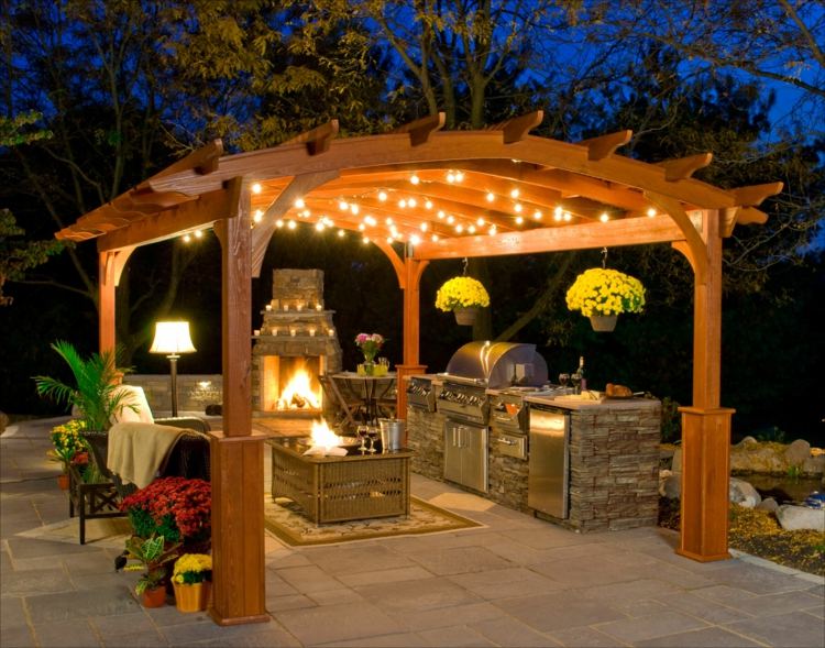 grillkamin bauen outdoor sitzbereich pergola lichterkette