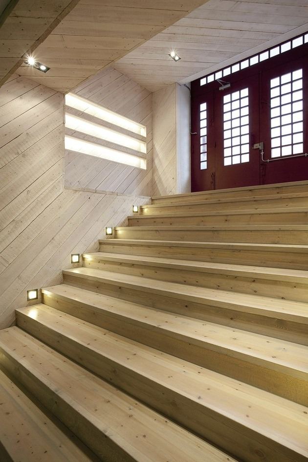 Wohnung Haus Eingang Treppe Holz moderne Innenarchitektur