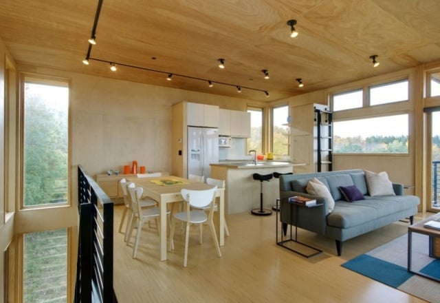 Küche Haus Holz verkleidet Decke Einbauleuchten Polstermöbel