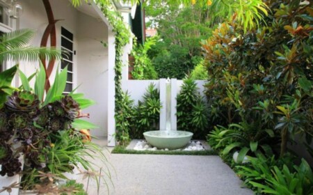 kleine Garten Oase Begrünung Wand Mauer Gartenbrunnen Wasserspiele Innenhof