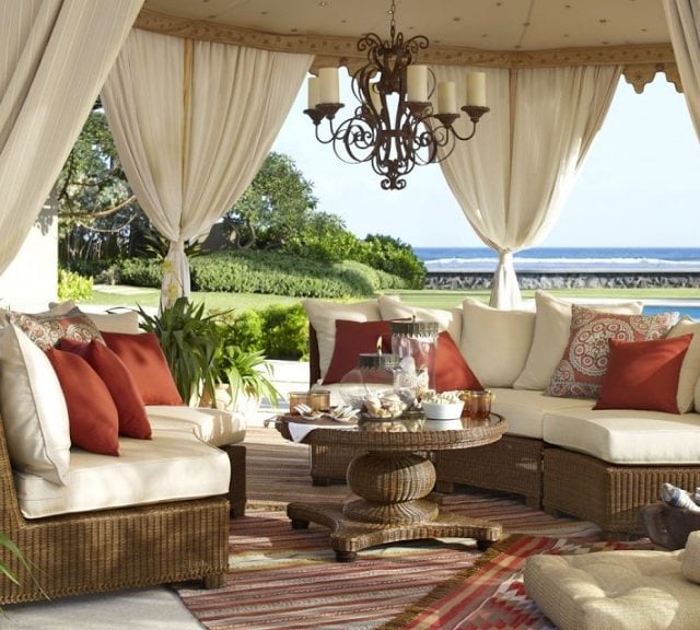 maritime terrasse gestalten mit sommerlichem-flair überdachung vorhänge