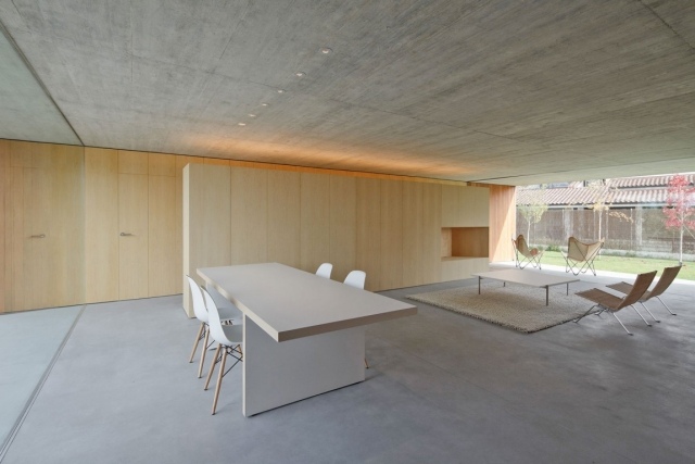 minimalistisches flachdachhaus einrichtung beton holz wohnbereich