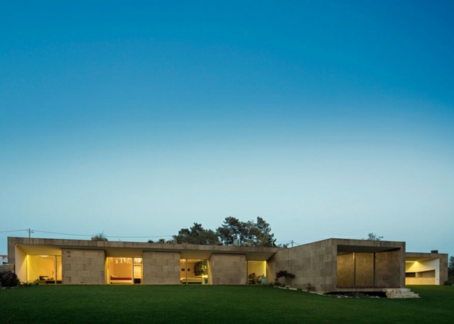 Architektur Portugal Einfamilienhaus im Hang eingebettet