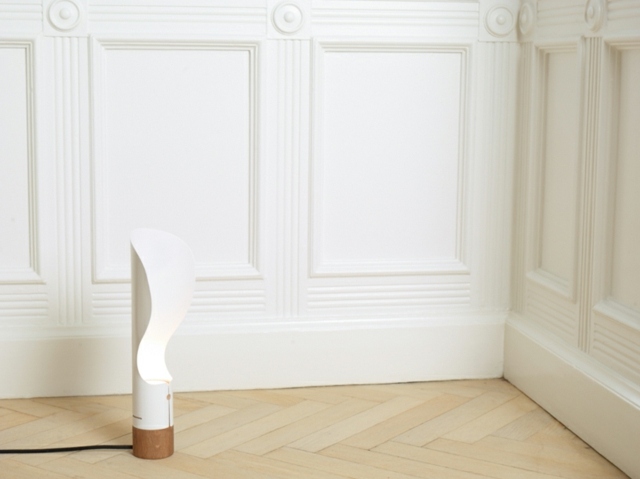 Tischlampe stilvoll kompakt praktisch Holz Edelstahl