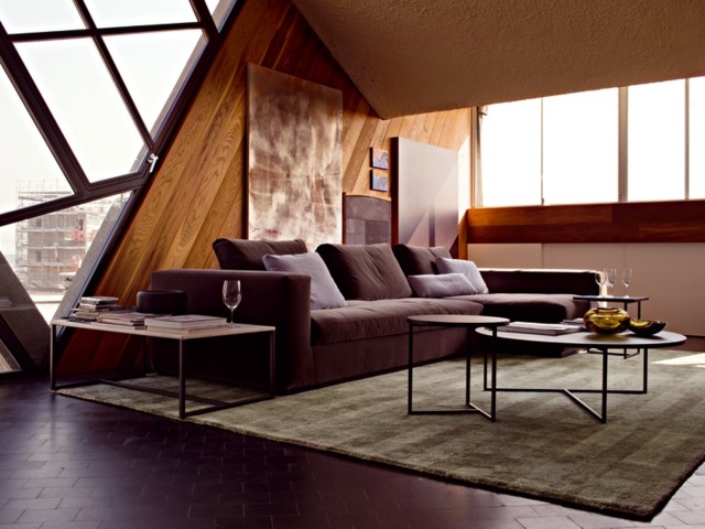 Wohnzimmer einrichten Beispiele Dachschräge Sofa Design