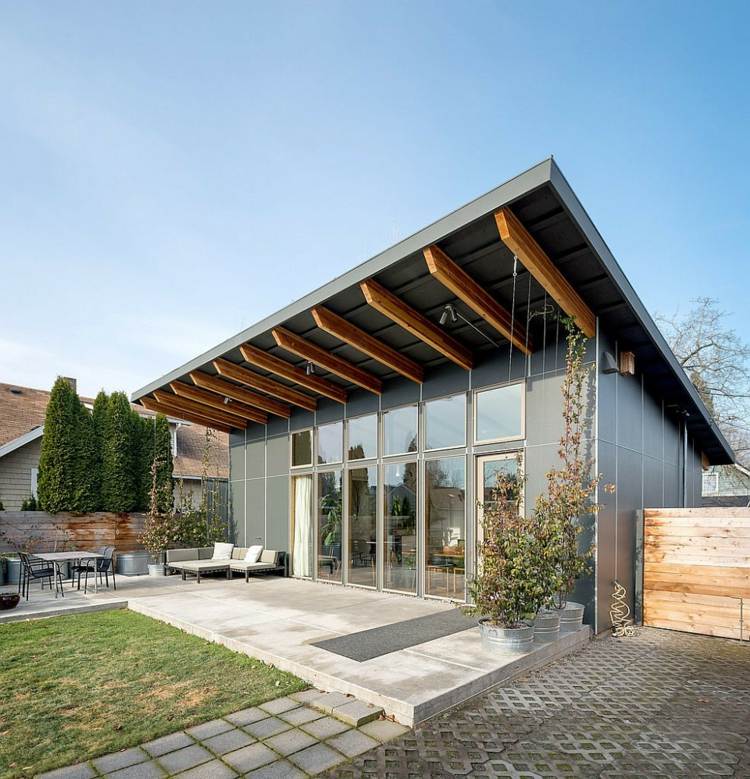 moderne-bungalow-kennel-copenagle-idee-kletterpflanzen-terrasse