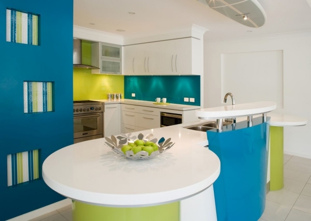 moderne küche farben kombination-türkis giftgrün-glanzweiß ideen-einrichtung