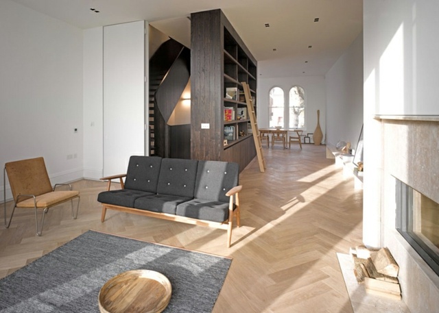London Wohnzimmer Kamin Teppich Dreisitzer Sofa