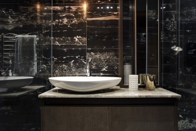 modernes badezimmer marmor schwarz fliesen saota