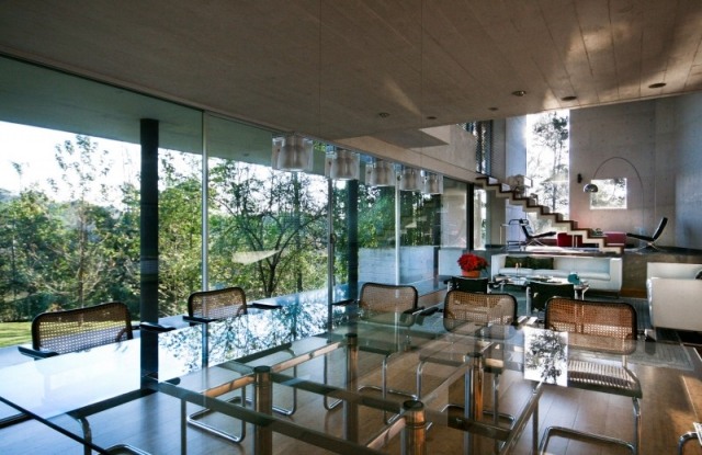 modernes betonhaus mexiko essbereich glas wände esstisch