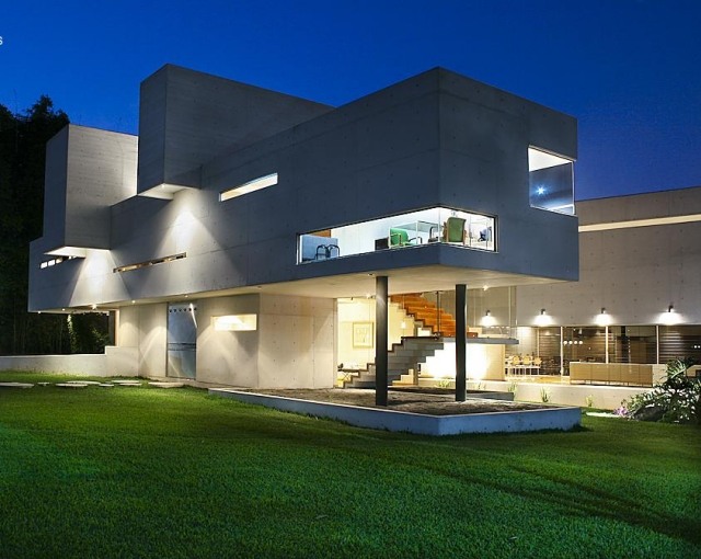 modernes betonhaus mexiko architektur nachtbeleuchtung glas ausschnitte