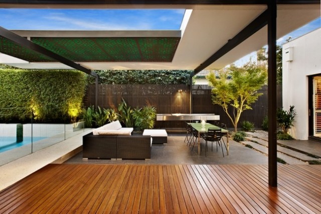 modernes haus pool terrasse lounge essbereich gartenmöbel