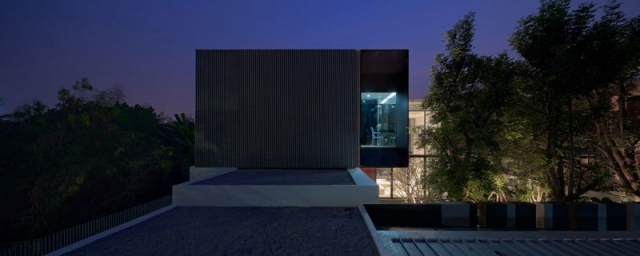modernes wohnhaus bangkok nachtbeleuchtung aad architekten