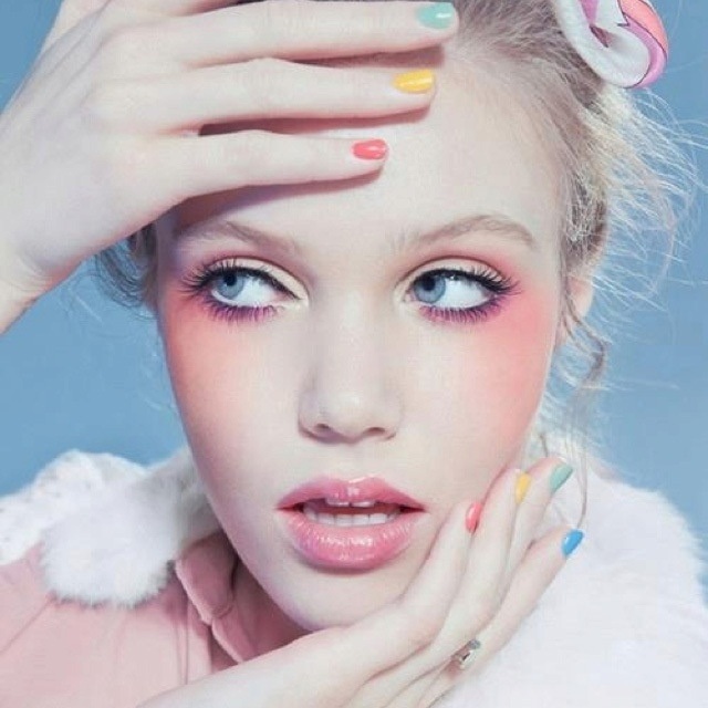 natürliches Make-up-Augen Lidschatten dezenten Farben helle augen