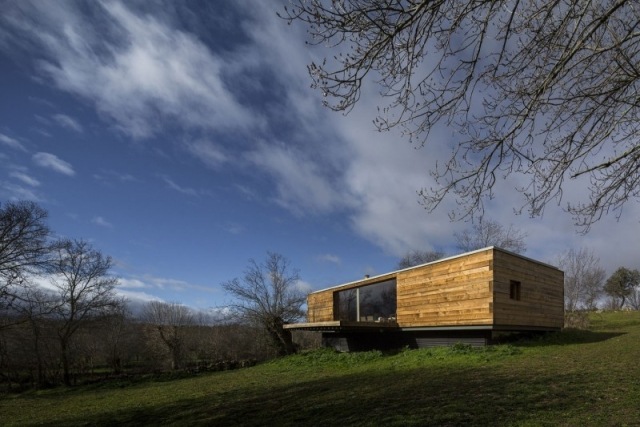 rechteckiger grundriss-minimalistischer wohnpavillon aus holz und glas