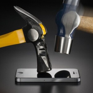 rhino-shield-innovative-schutzfolie-handy-hammer
