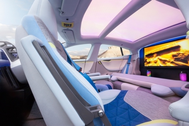 rinspeed XchangE Autos der Zukunft inennraum kino display