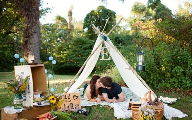 Gartenzelt selber bauen Ideen Picknick romantisch zu zweit