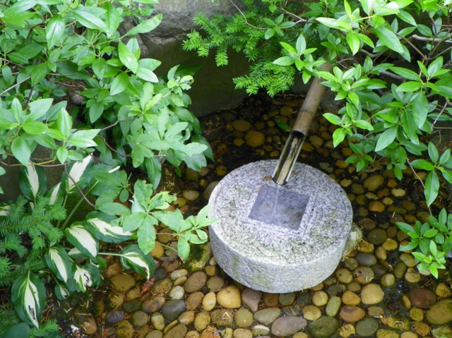 schöner Bambus Brunnen platzsparend Design Garten Deko