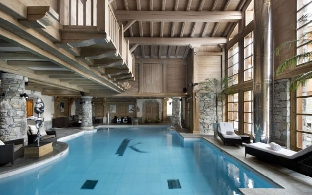 skihütte pool bereich schwimmbad lounge möbel hotel