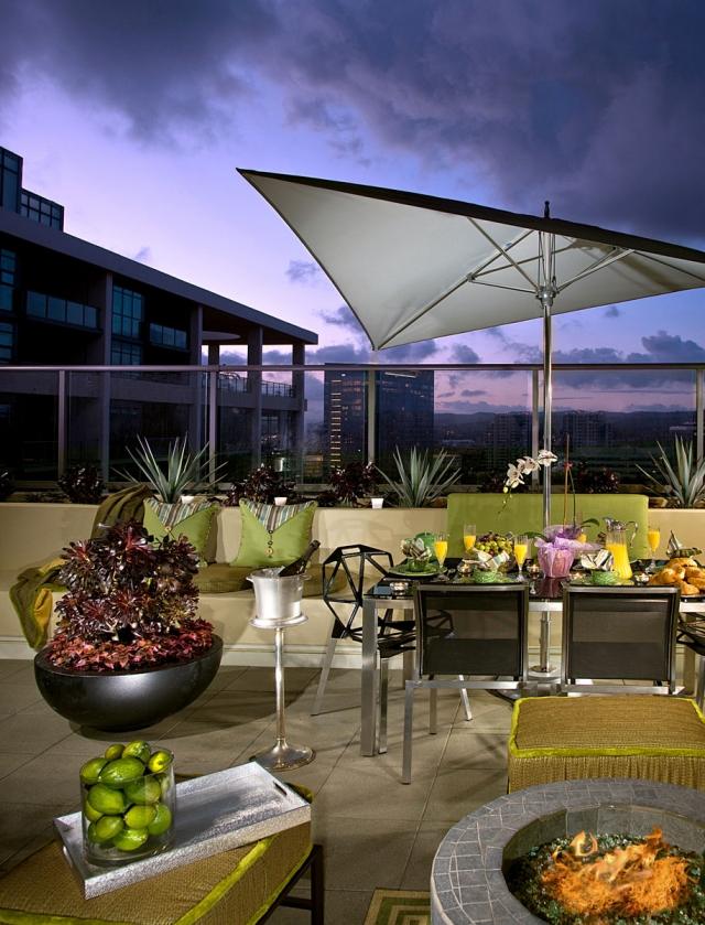 Sonnenschirm für Balkon modernes design sitzecke beleuchtung
