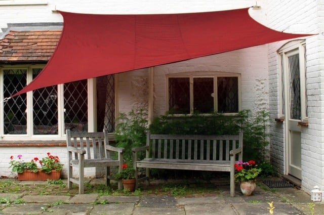 sonnensegel terrasse rot rechteckig holz sitzbank