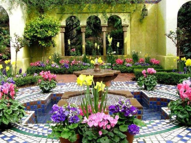 spanischer garten verschiedener Gartenstile mauritisch mosaik blumen