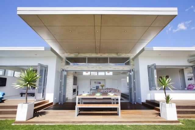Terrassenüberdachung bauen modern architektur holz paneele einbauleuchten