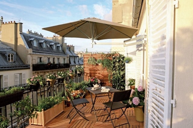 wand Sonnenschirm für Balkon modern flexible beschattung holz fliesen